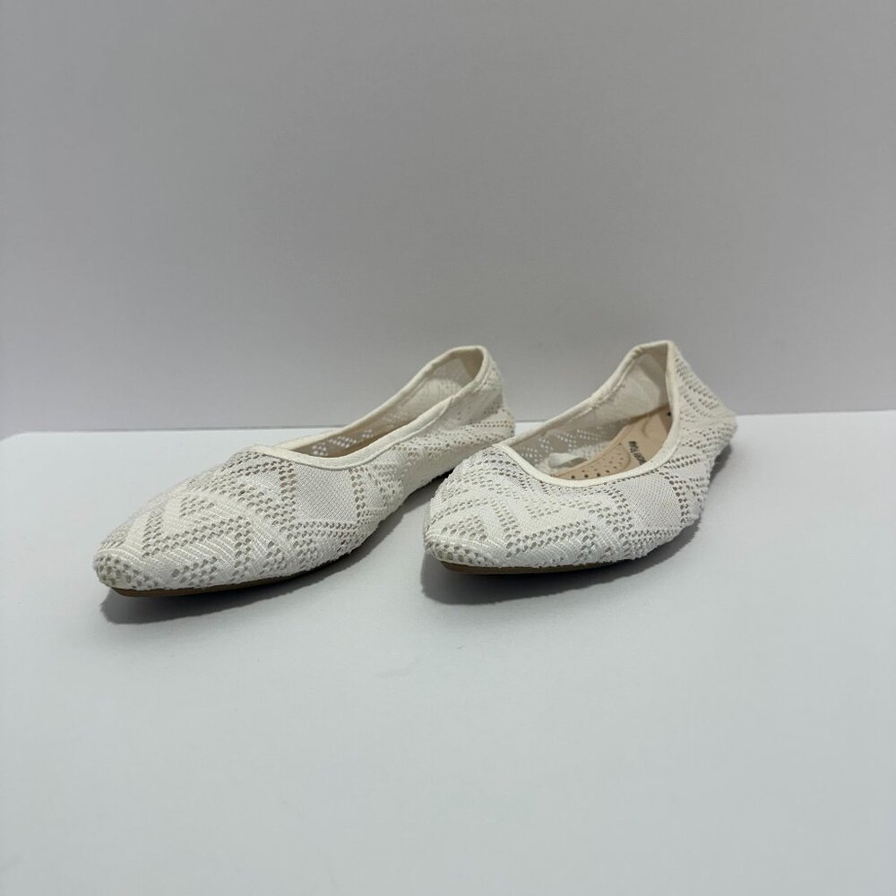 SO Women's White Lace Boat Memory Foam Ballet Flats; Size 7; Worn Only Once